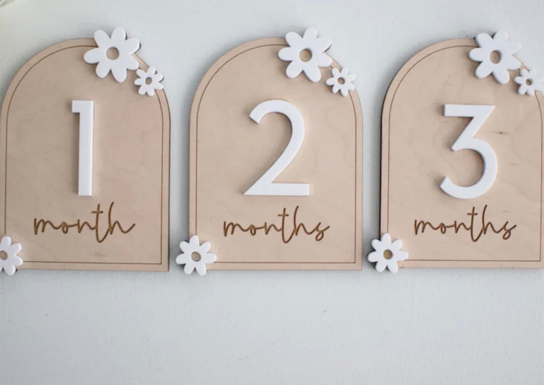 Natural wood grain baby monthly milestones set flowers