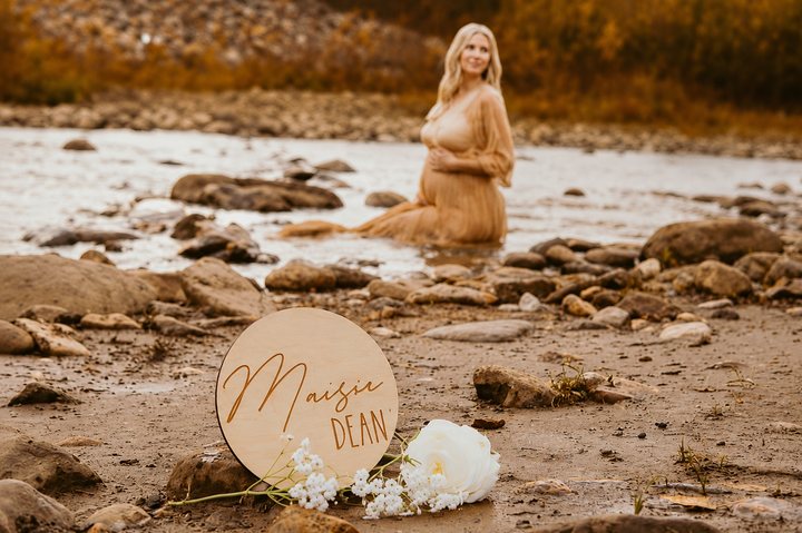 Natural birchwood baby announcement disc with unique grain