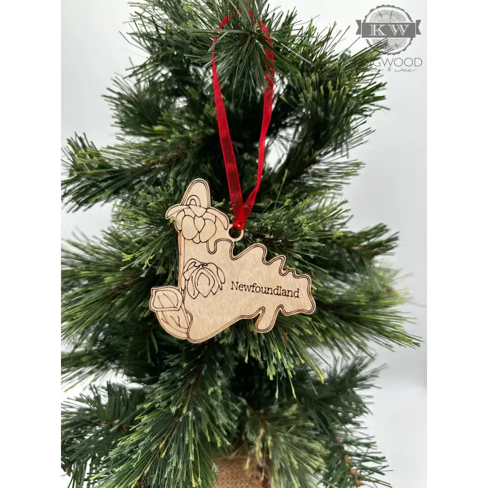 Wooden Newfoundland ornament for Canadian provincial Christmas decoration display