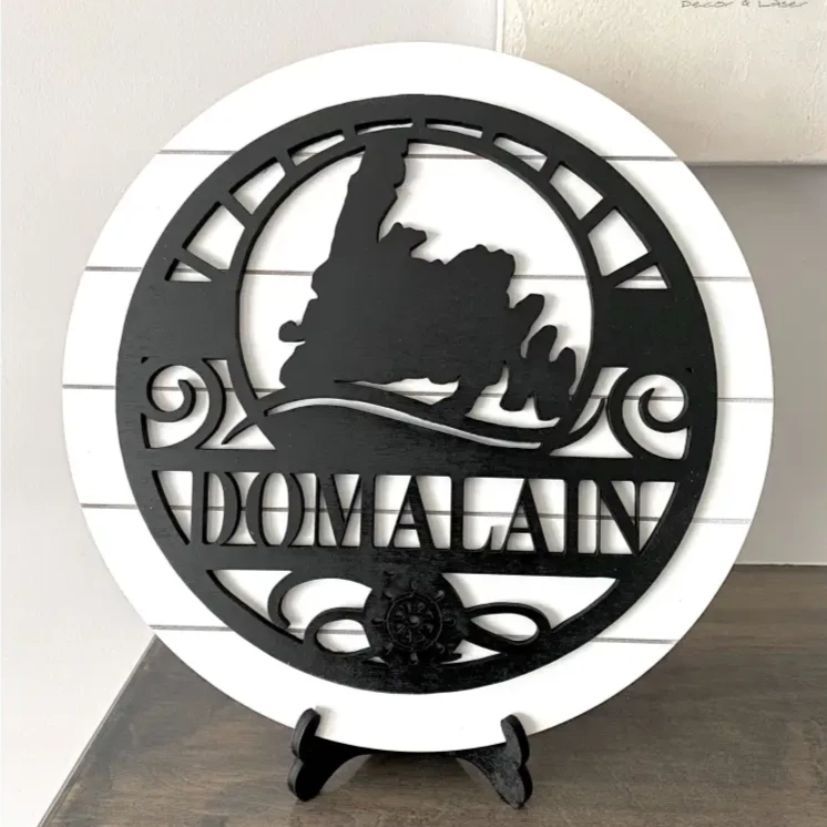 Round wooden Newfoundland sign featuring custom shiplap round design for personalized decor