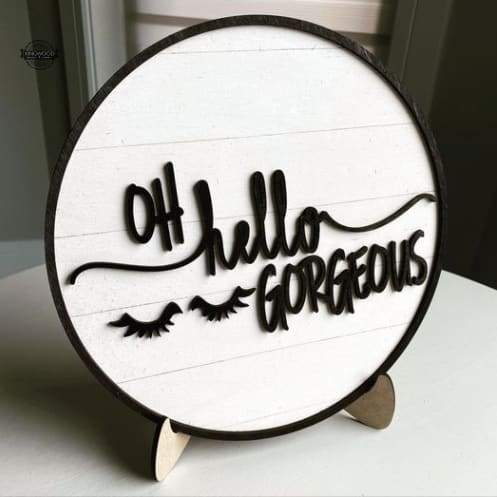 Gorgeous round wooden sign with eyelashes, ideal for decor and cutting boards display