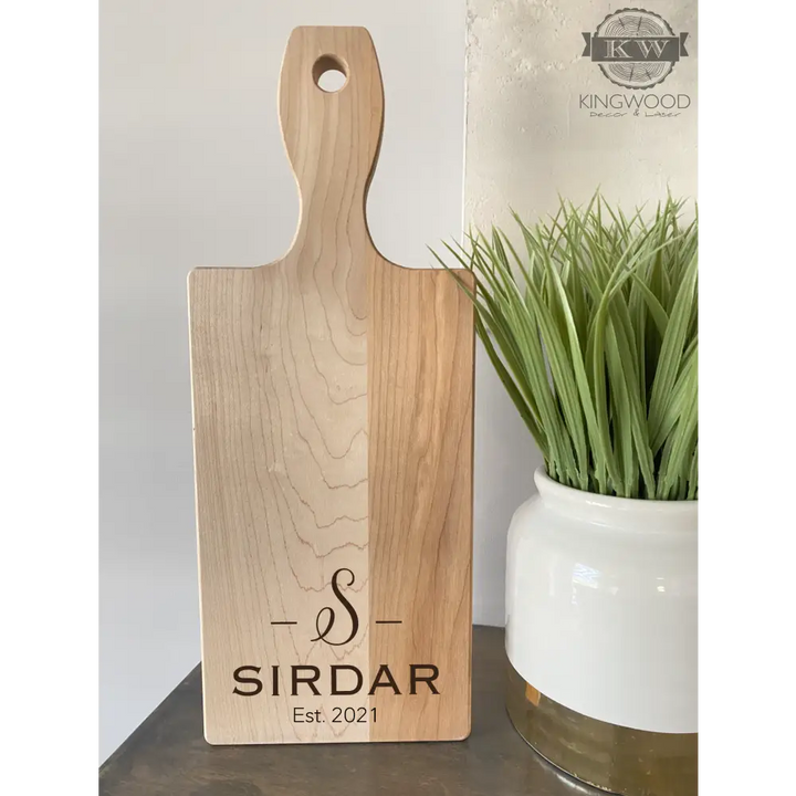 Personalized family name wooden cutting board with handle for kitchen decor
