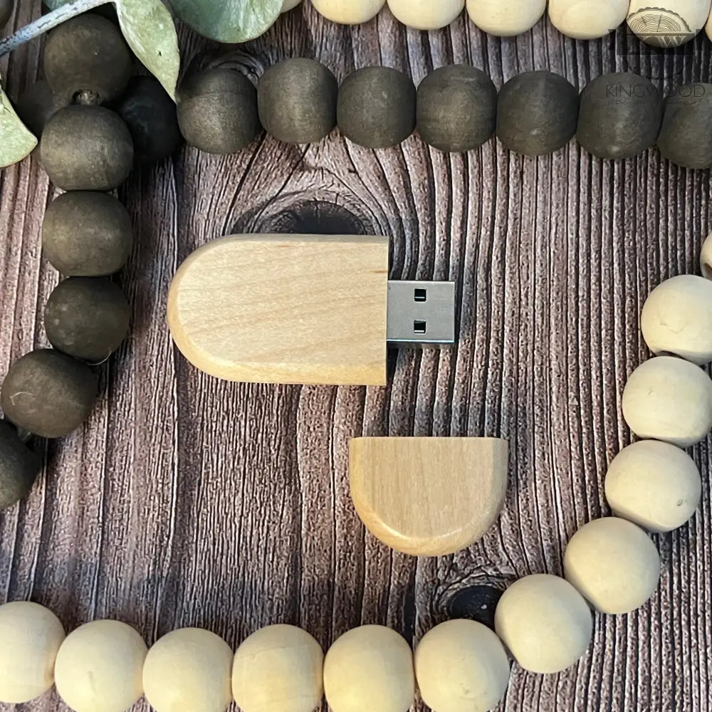 Personalized USB wooden drive with cap, ideal for gifts and weddings