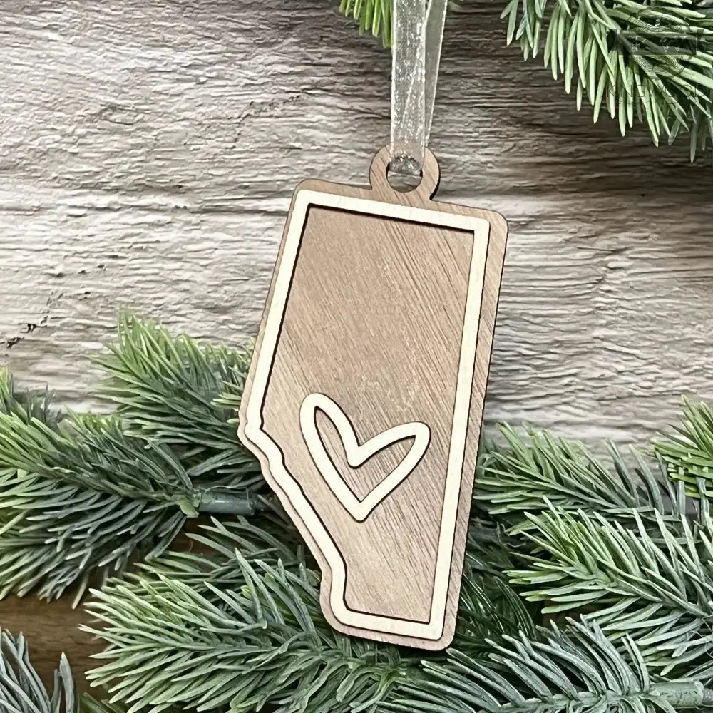 Wooden Alberta-shaped provincial Christmas ornament with heart, ideal for provincial Christmas decorations